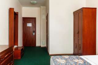 Отель Отель Тенгри Нур-Султан Стандартный двухместный номер с 2 отдельными кроватями-3