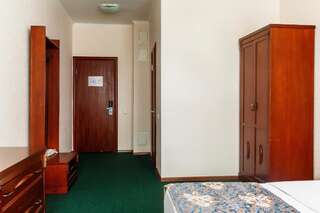 Отель Отель Тенгри Нур-Султан Стандартный двухместный номер с 2 отдельными кроватями-6